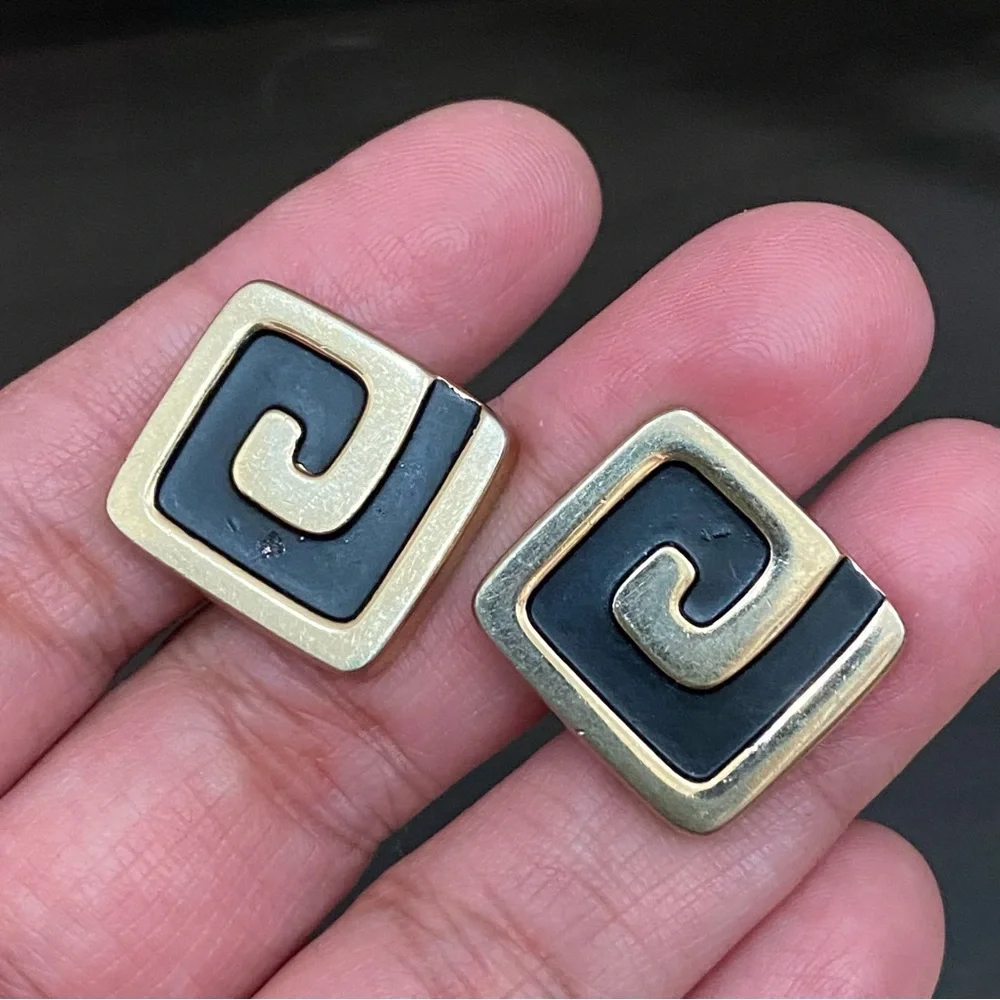 Vintage HICKOK Signed Square Spiral Gold-tone Black Cufflinks